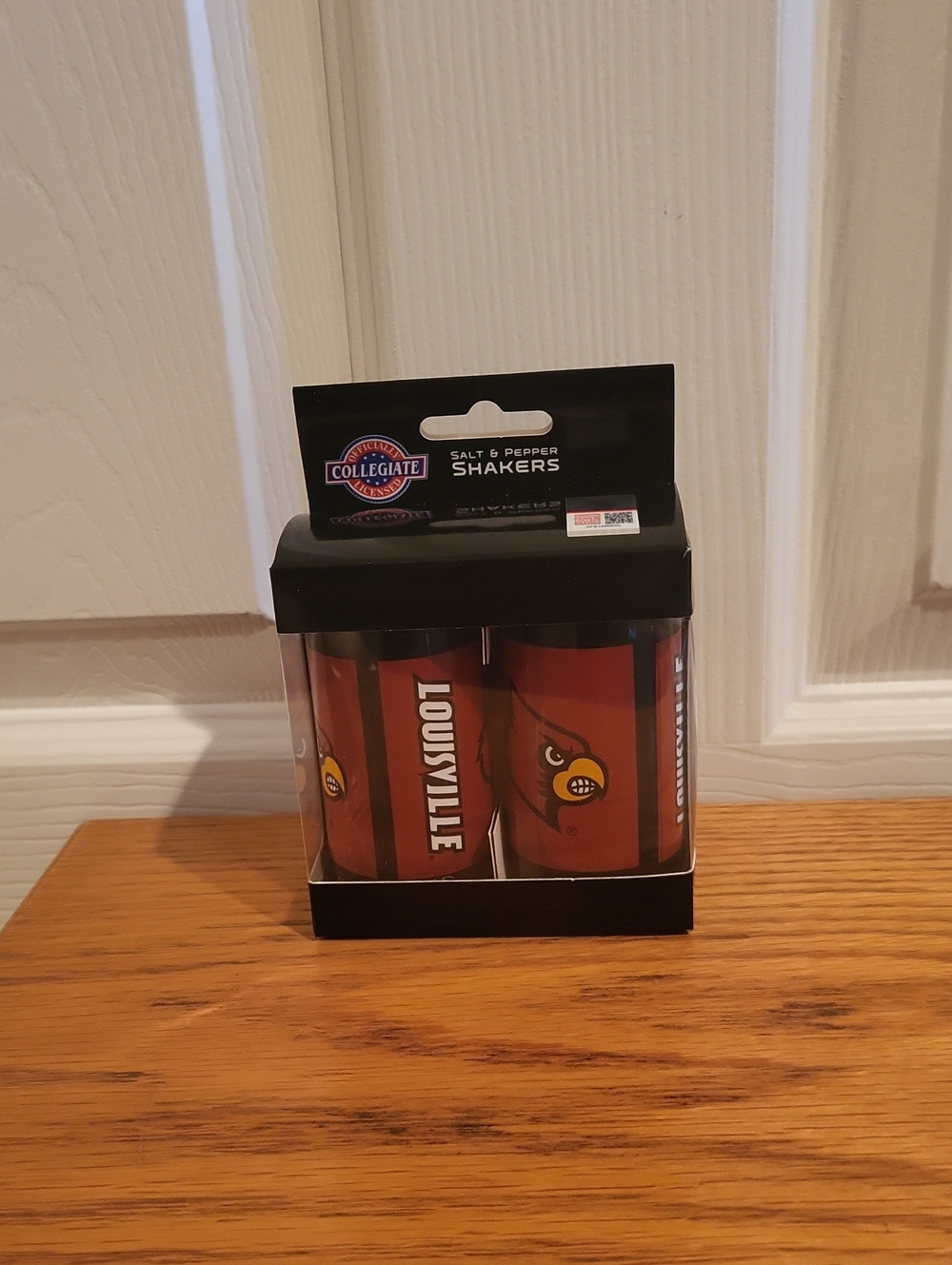 Louisville Cardinals Ceramic Salt & Pepper Shakers NIB
